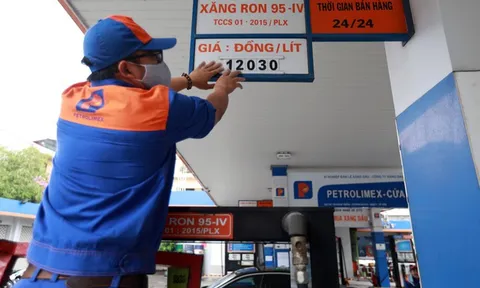 Giá xăng dầu được điều chỉnh vào 15 giờ chiều nay, xăng 95 tăng nhẹ