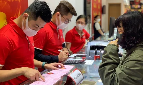 Giá vàng hôm nay 9/8: Cú sụt bất ngờ, nhiều người lo lắng